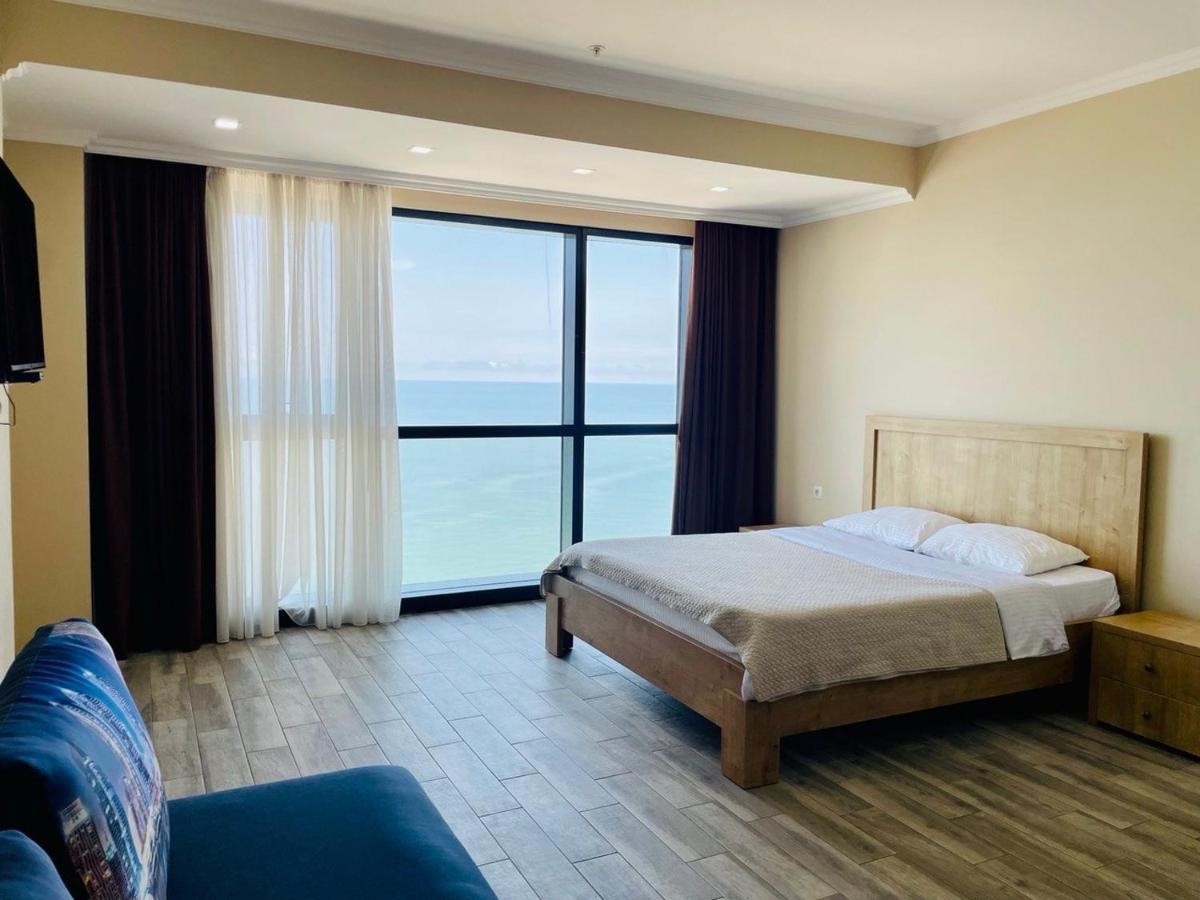 Balmaral Apart Hotel Batumi Bagian luar foto