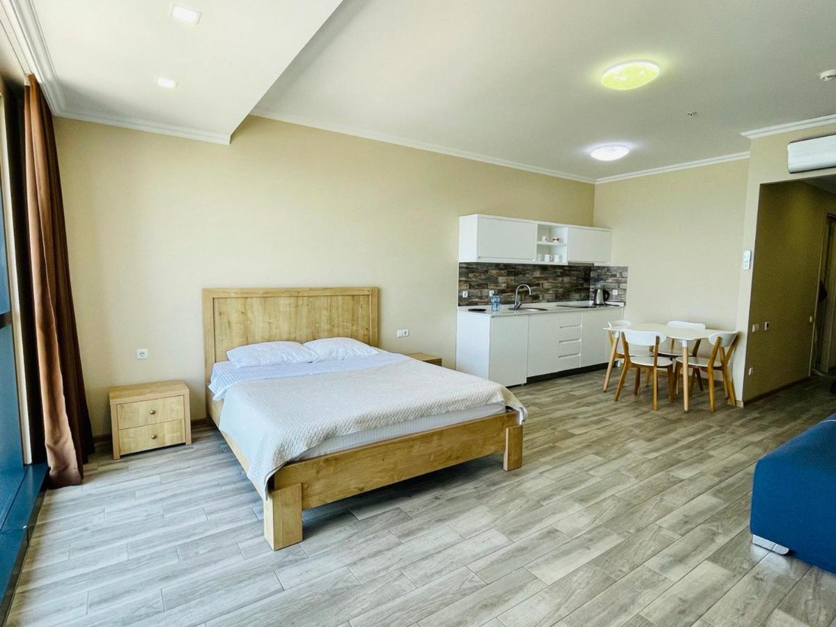 Balmaral Apart Hotel Batumi Bagian luar foto