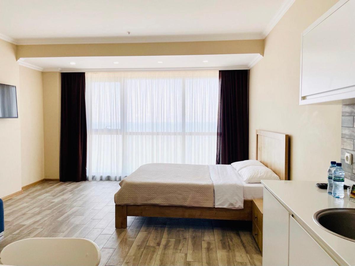 Balmaral Apart Hotel Batumi Bagian luar foto