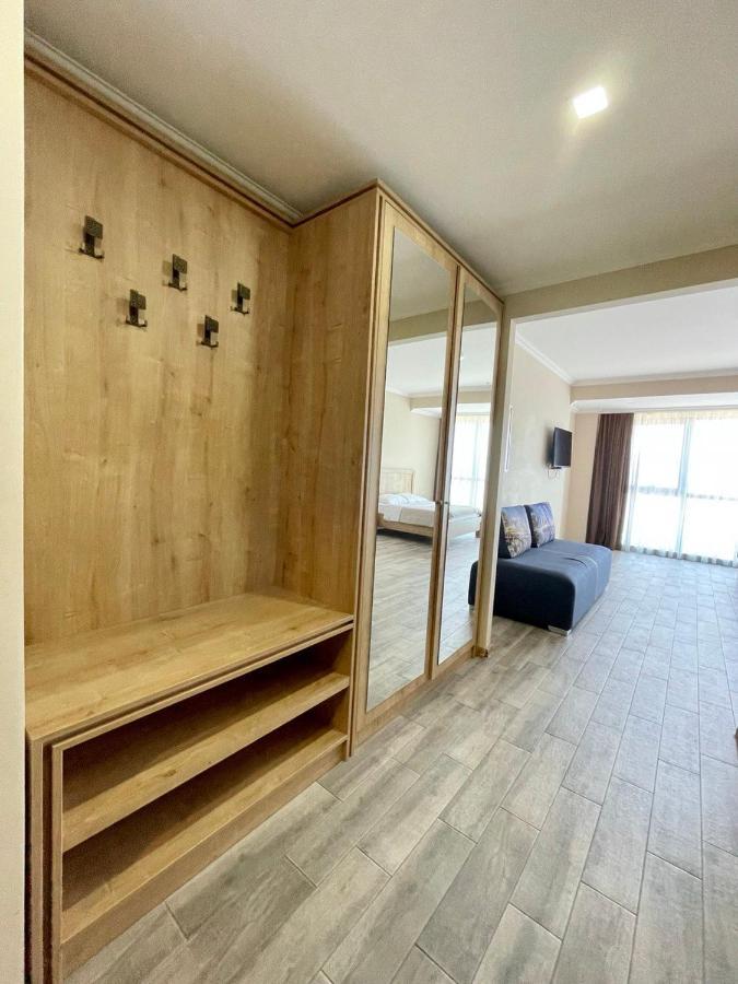 Balmaral Apart Hotel Batumi Bagian luar foto