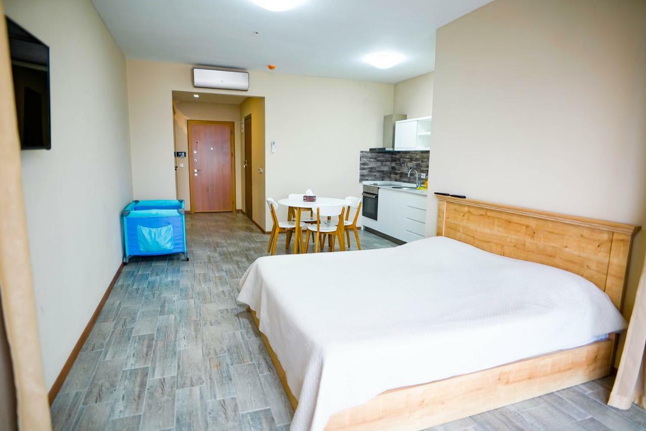 Balmaral Apart Hotel Batumi Bagian luar foto