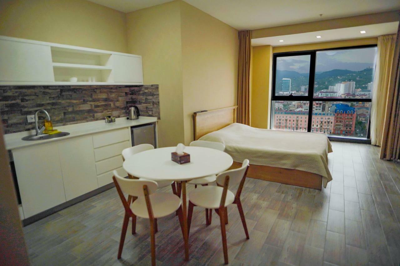 Balmaral Apart Hotel Batumi Bagian luar foto